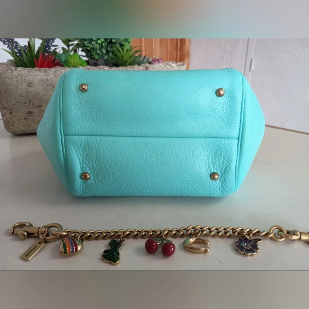 Lou Taylor 1970's, Vintage Frame Style, Top Clip Bag